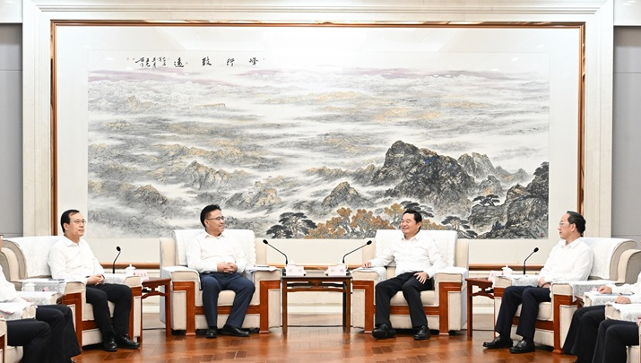 領(lǐng)導(dǎo)班子成員在沈陽拜會遼寧省委書記、省人大常委會主任郝鵬，省委副書記、省長李樂成